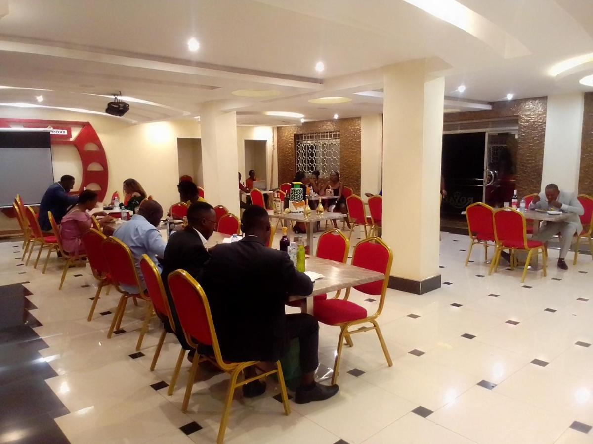 Royal Park Hotel Jinja Kültér fotó
